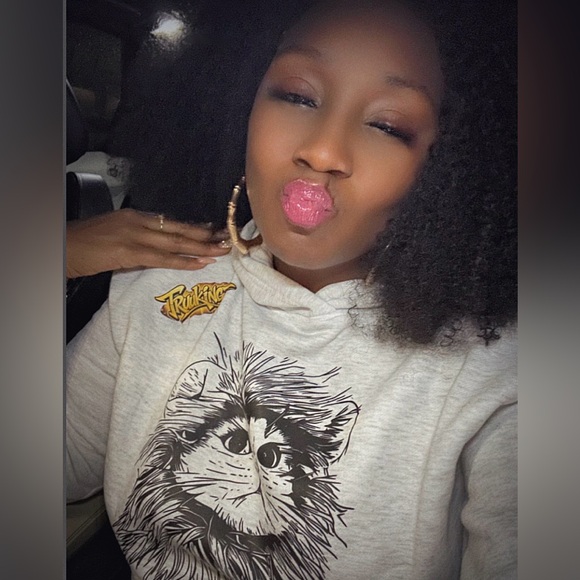 LIVE SHOW ALERT!! LETS POSH!! 💕🛍️ - Picture 5 of 16